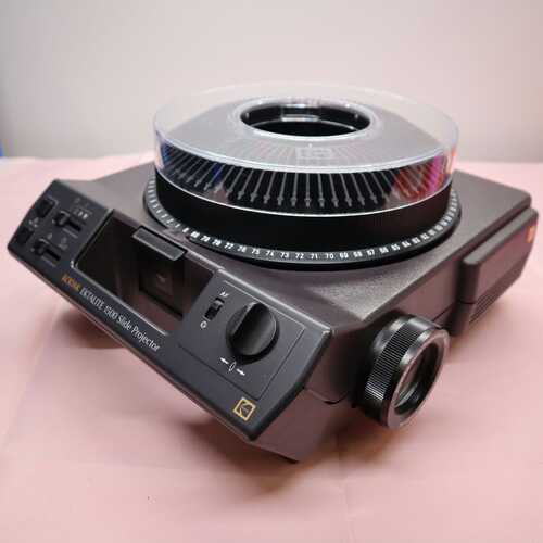 Kodak EKTALITE 1500 Slide Projector w/80 Slide Carousel V93280